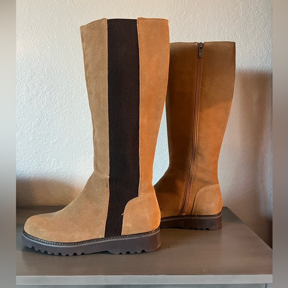 Donald Pliner Codie Suede Boots - Picture 7 of 15